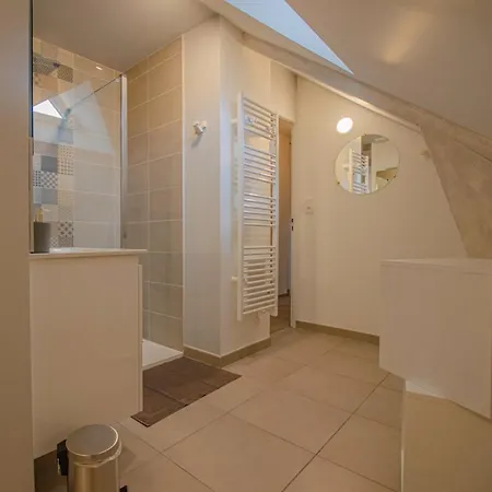 Le Des Deux Familles Nyaraló *