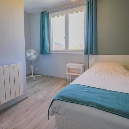 Holiday home Le Des Deux Familles *